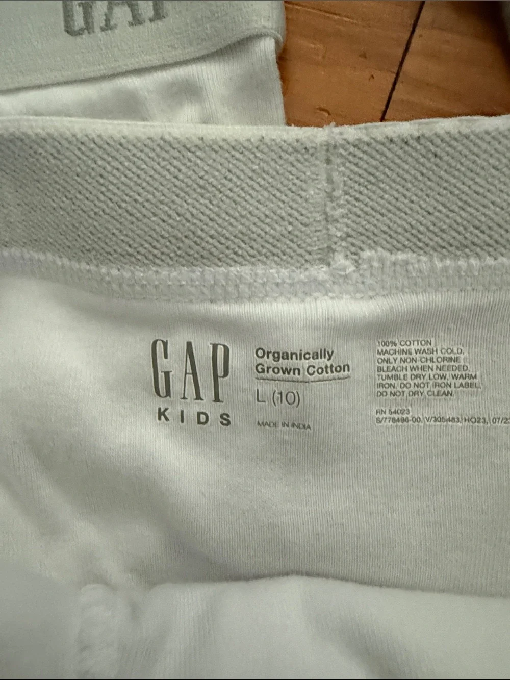 GAP Kids Briefs in Gray & White
